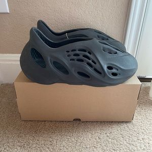 Yeezy Foam Runner Onyx 12